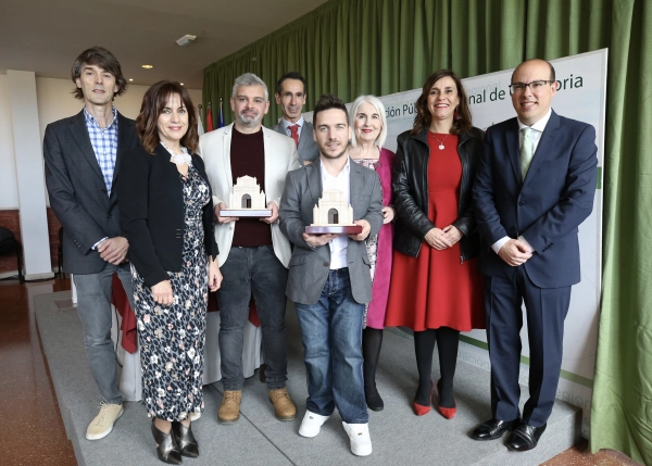 Imagen del artículo Los trabajadores sociales Antonio Pilar García y Javier Martínez reciben el Premio de Investigación del CEARC