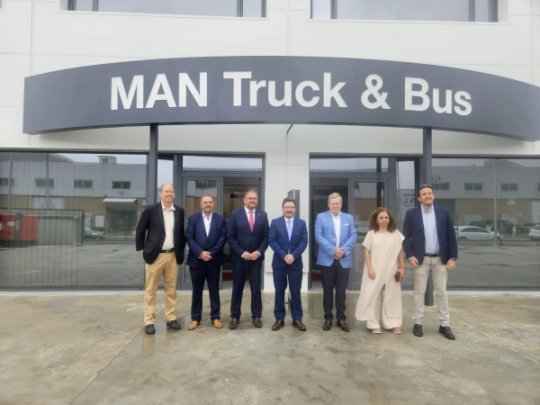 Imagen del artículo El consejero Santamaría inaugura las nuevas instalaciones de la empresa Hydraplan, Man Truck & Bus en Mérida que han pasado de 3.000 a 15.000 metros cuadrados