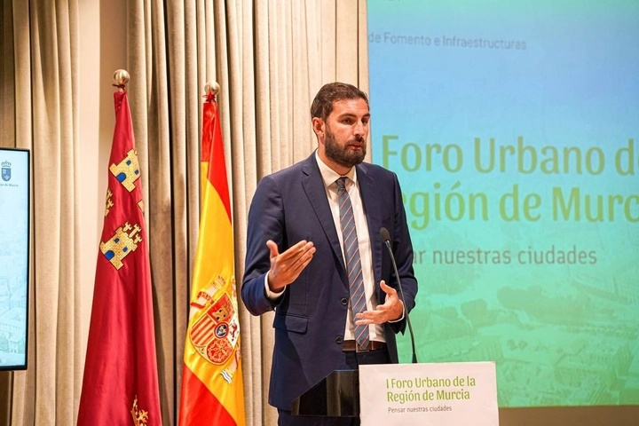 Imagen del artículo Antelo señala las necesidades de habitabilidad de los barrios de los 45 municipios en el I Foro Urbano de la Región