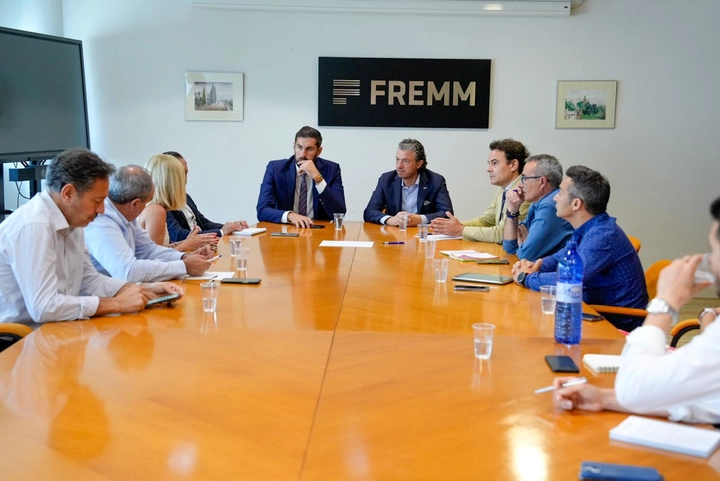 Imagen del artículo Antelo anuncia la creación de una mesa de trabajo para evaluar la ordenación del territorio en el desarrollo de las renovables en la Región de Murcia