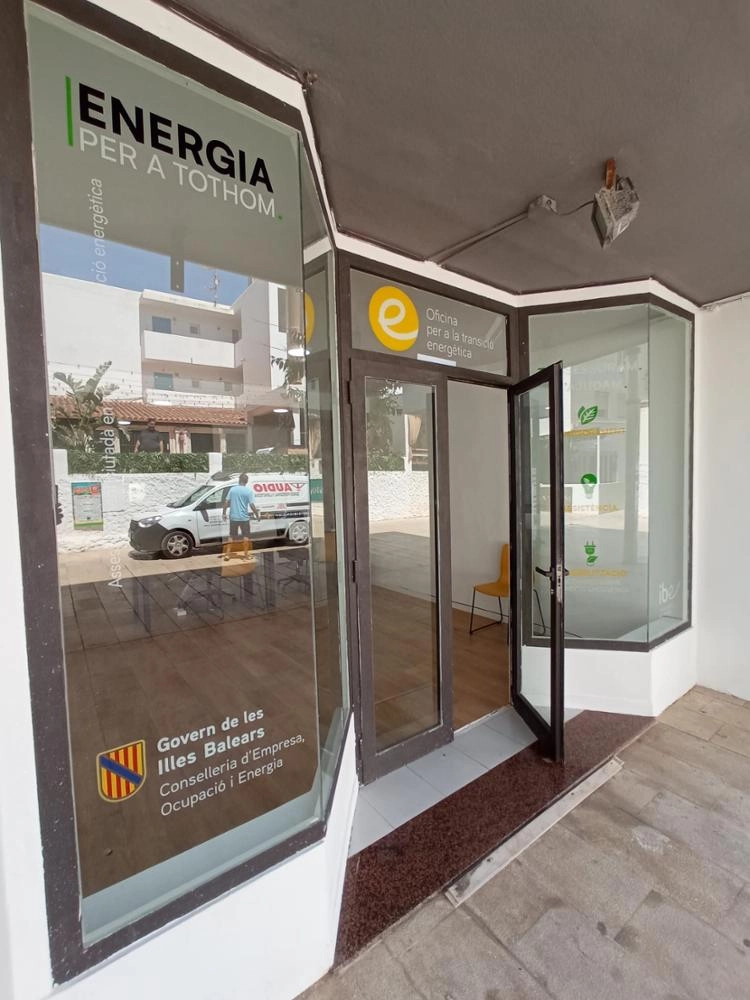 Imagen del artículo El Govern abre la Oficina para la Transición Energética de Formentera para asesorar, acompañar y sensibilizar en materia de energía