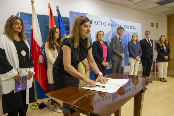 Imagen del artículo La presidenta Buruaga firma con todos los agentes judiciales el primer Pacto para la Justicia en Cantabria