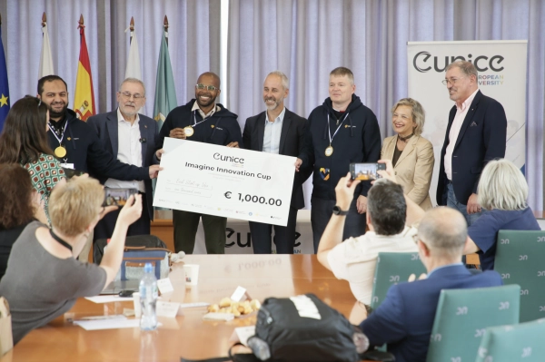 Imagen del artículo Silva entrega los premios a los equipos ganadores de EUNICE Imagine Innovation Cup como reconocimiento al emprendimiento juvenil