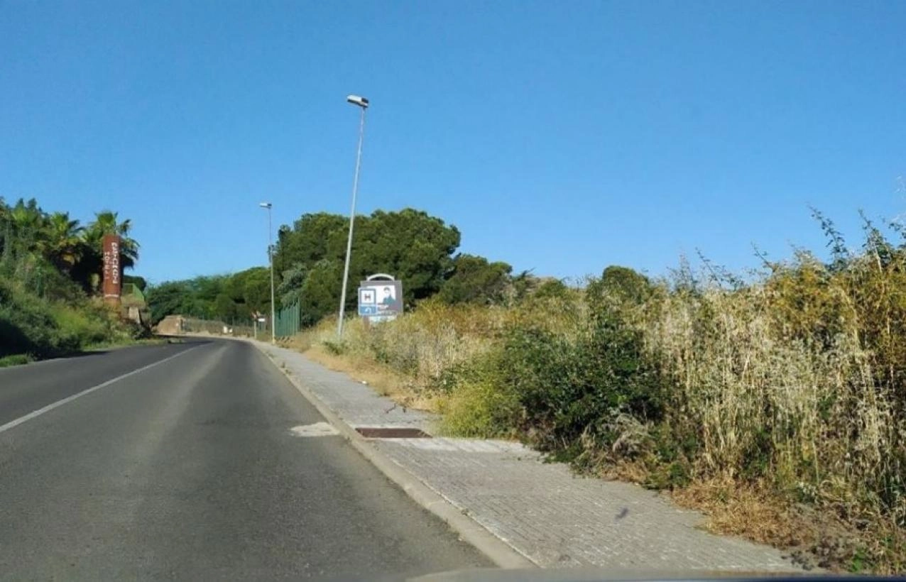 Imagen del artículo El Gobierno regional recuerda al Ayuntamiento de Almadén que la falta de mantenimiento del tramo de carretera que denuncia es de su competencia