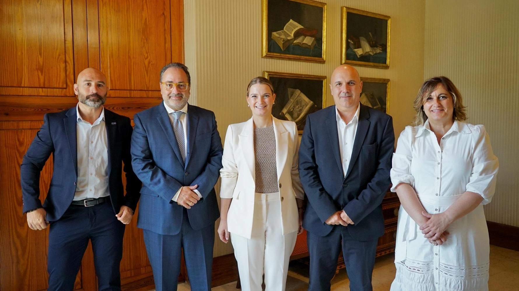 Imagen del artículo Imagen de la presidenta Margalida Prohens con los representantes de Telefónica