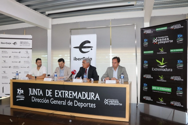 Imagen del artículo La Fundación Jóvenes y Deportes renueva su acuerdo de colaboración con Ibercaja para potenciar los valores del deporte en Extremadura