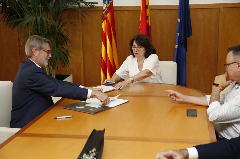 Imagen del artículo La Generalitat firma un convenio con la Universidad de Alicante para que el alumnado realice prácticas en la Fundació Comunitat Valenciana-Regió Europea