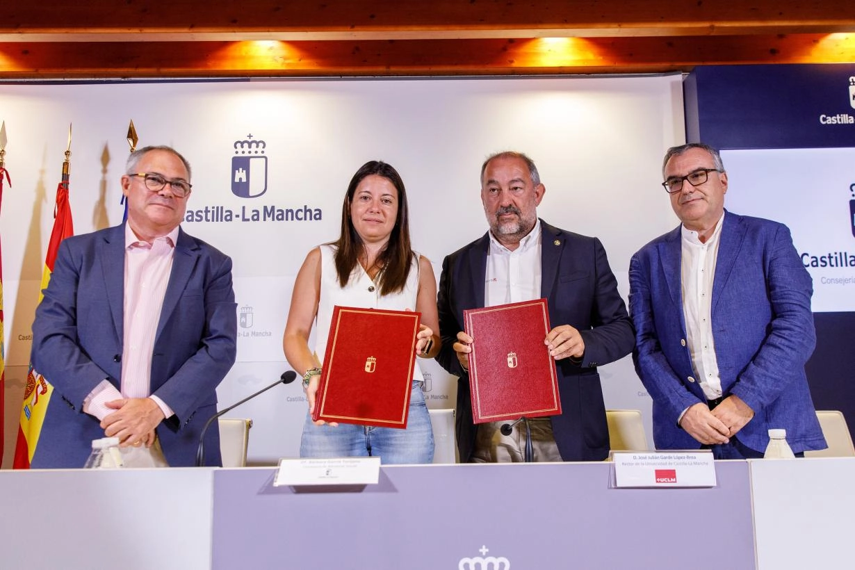 Imagen del artículo El Gobierno de Castilla-La Mancha y la UCLM firman un convenio de colaboración para desarrollar programas de investigación en el ámbito de la dependencia