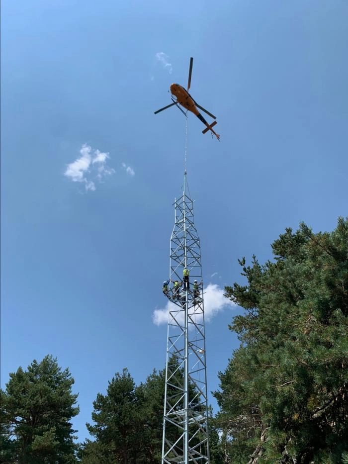Imagen del artículo Instalada la torre de telecomunicaciones del nuevo centro de la red de emergencias en Ansó