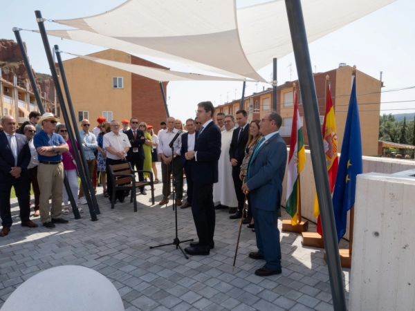 Imagen del artículo Capellán inaugura la remodelación de la Plaza de la Diputación de Herce en la que el Gobierno de La Rioja ha invertido cerca de 370.000 euros