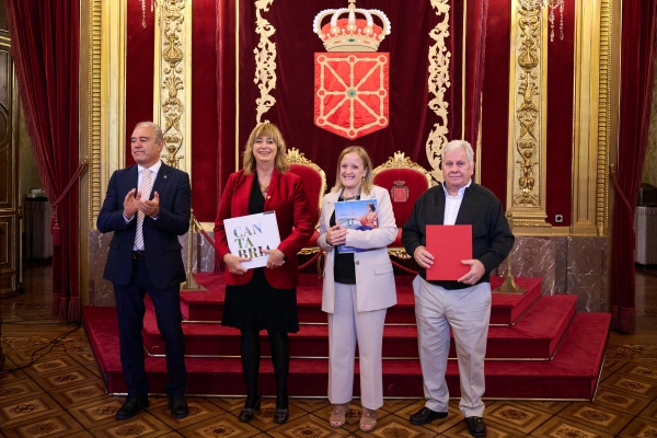 Image 1 of article Urrutia asiste a la celebración de la Semana Cultural de la Federación de las Casas Regionales de Navarra en la que Cantabria ejerce de anfitriona