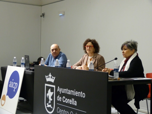 Imagen del artículo La consejera Maeztu recalca que los cuidados personalizados permiten mejorar considerablemente la atención a mayores y dependientes 

La titular de Derechos Sociales ha presentado una jornada en Corella sobre el avance de resultados del proyecto de Atención Integral Centrada en la Persona y la Comunidad    	 		 		18/11/2024 		    		 			 			 				 						 							camera_alt