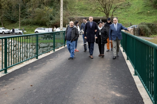 Image 1 of article Media inaugura la ampliación del puente sobre el arroyo Tejas en San Felices de Buelna que evitará desbordamientos y salidas del cauce