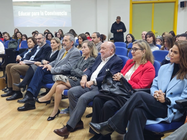 Imagen del artículo La consejera de Educación inaugura `Educar para la convivencia' para mantener viva la memoria de las víctimas del terrorismo entre los jóvenes