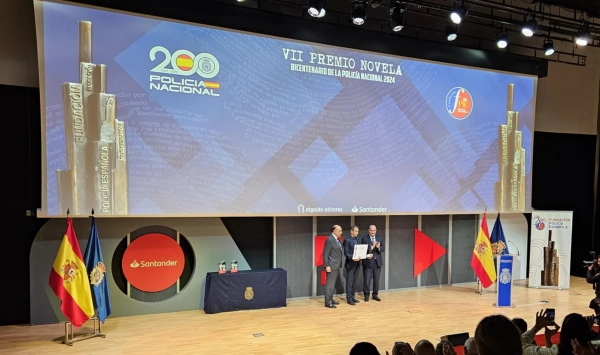 Image 0 of article Francisco José Jurado gana la VII Edición del Premio de Novela Policía Nacional con su obra Plomo en las alas