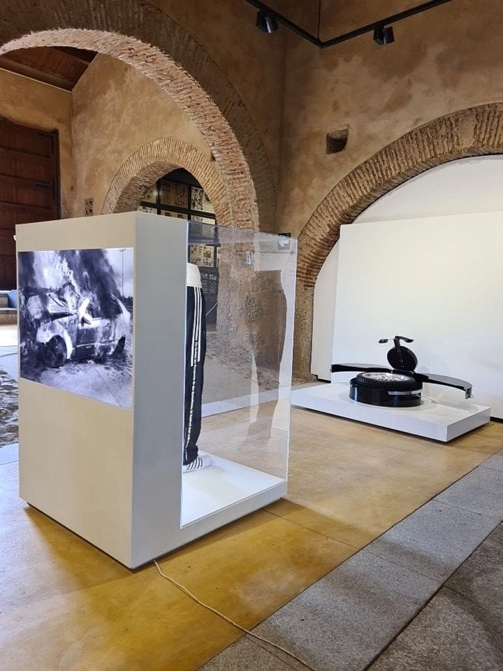 Image 1 of article El Museo Vostell Malpartida inaugura la exposición 'Bar Deluxe' del artista conceptual ruso-alemán MK Kaehne