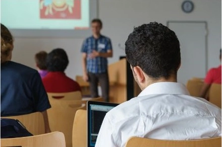Imagen del artículo La Comunidad oferta más de 300 cursos gratuitos en diciembre para mejorar la formación de personas desempleadas y ocupadas