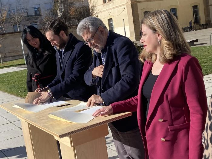 Image 1 of article Pérez Forniés asiste a la firma del convenio entre DPH y Unizar para la cofinanciación de las obras de la Residencia de Niños, futura sede de Medicina en Huesca