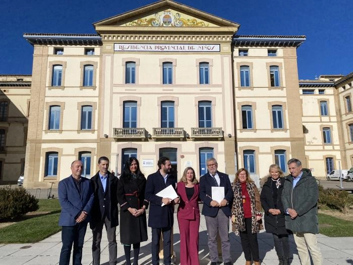 Image 2 of article Pérez Forniés asiste a la firma del convenio entre DPH y Unizar para la cofinanciación de las obras de la Residencia de Niños, futura sede de Medicina en Huesca