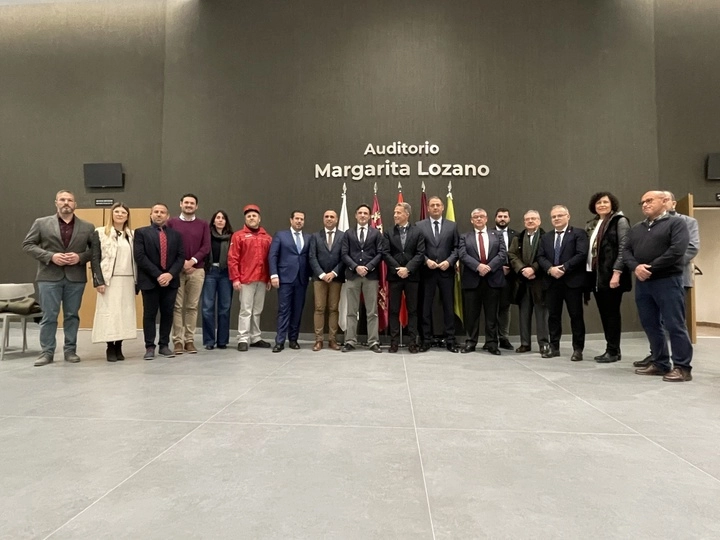 Imagen del artículo Gobierno regional y Ayuntamiento de Lorca formalizan su adhesión a la 'Mesa de trabajo por el Tren Guadix-Baza-Lorca'
