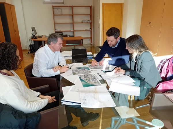 Imagen del artículo Portos de Galicia analiza coa Fundación RIA o deseño da planificación da fronte marítima da Pobra do Caramiñal