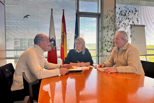 Imagen del artículo Desarrollo Rural aborda con el Ayuntamiento de Villafufre la mejora de las infraestructuras agrarias del municipio
