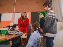Imagen del artículo Pilar Alegría participa en la celebración del 50 aniversario del CEIP Eugenio López y López de Zaragoza