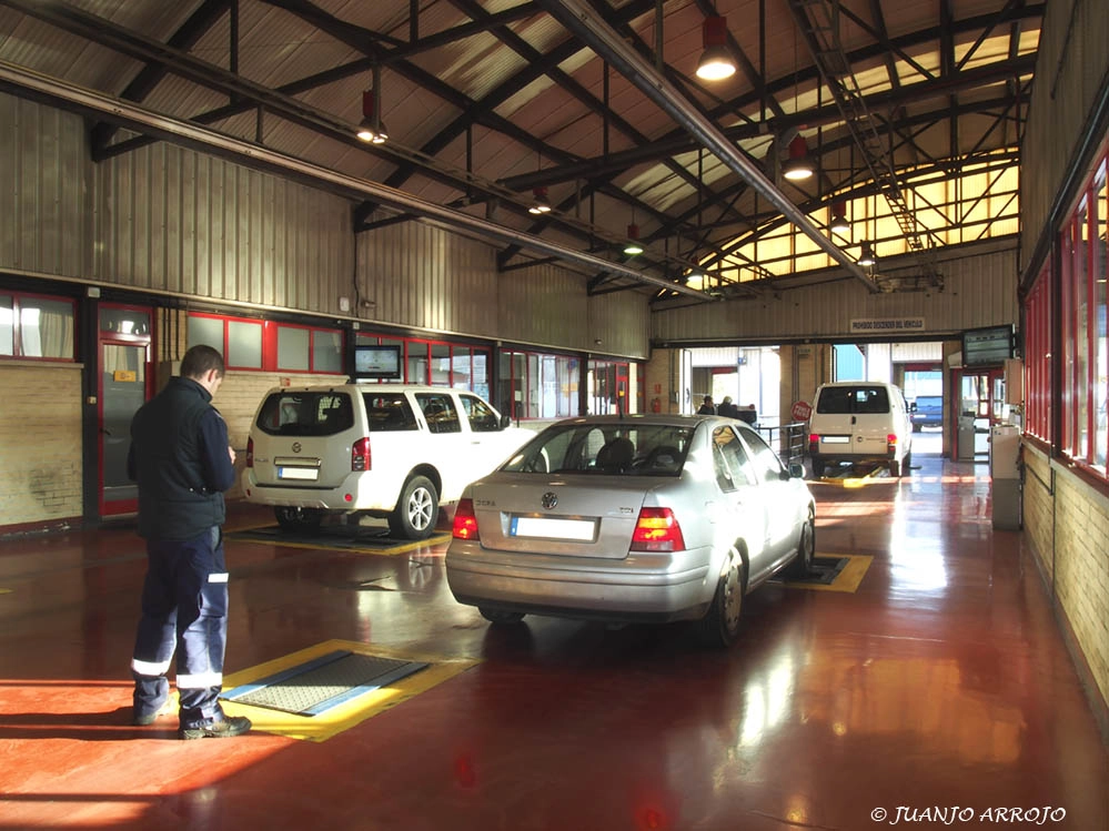 Imagen del artículo Casi la mitad de los fallos graves detectados en las inspecciones de vehículos afectan al alumbrado y las emisiones de gases