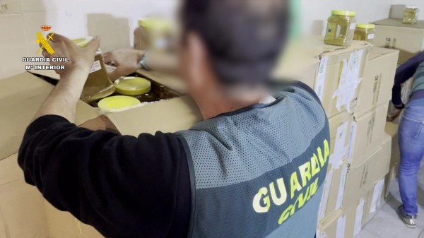 Image 1 of article Detenida una red por traficar cocaína camuflada entre especias alimentarias