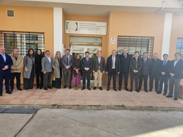 Imagen del artículo Santamaría inaugura el COE de Badajoz como referente de la innovación y creación de empleo estable y de calidad