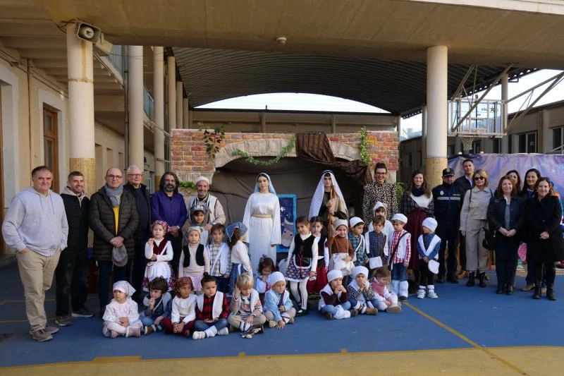 Imagen del artículo La Delegada del Gobierno visita el Belén viviente de La Salle