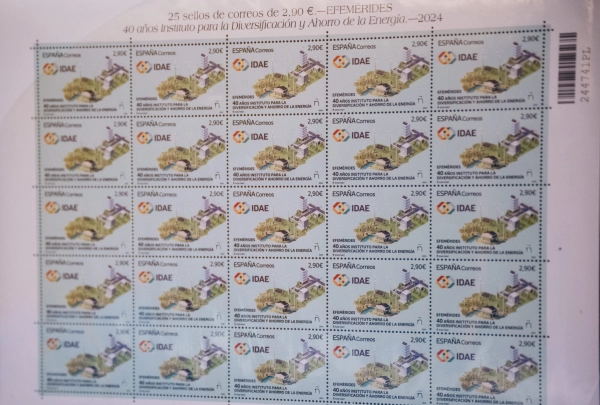 Imagen del artículo El secretario de Estado de Energía y el presidente de Correos presentan el sello 40 años del Instituto para la Diversificación y Ahorro de la Energía