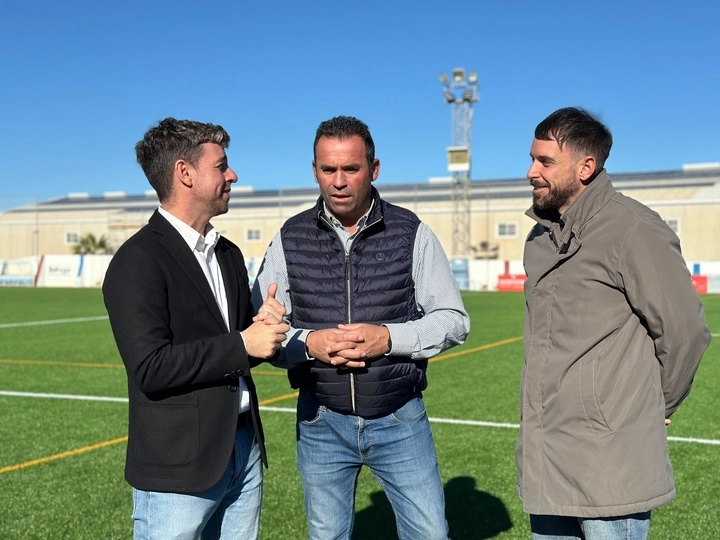 Imagen del artículo La Comunidad financia la renovación de la iluminación del campo de fútbol 'Ángel Celdrán' en el Llano del Beal