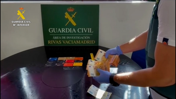 Image 2 of article Desmantelado un grupo criminal que hurtaba tarjetas bancarias por el método del 'cambiazo'