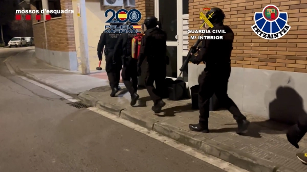Image 0 of article Desarticulada una red criminal especializada en estafas tecnológicas por valor de un millón de euros con 1.200 víctimas en toda España