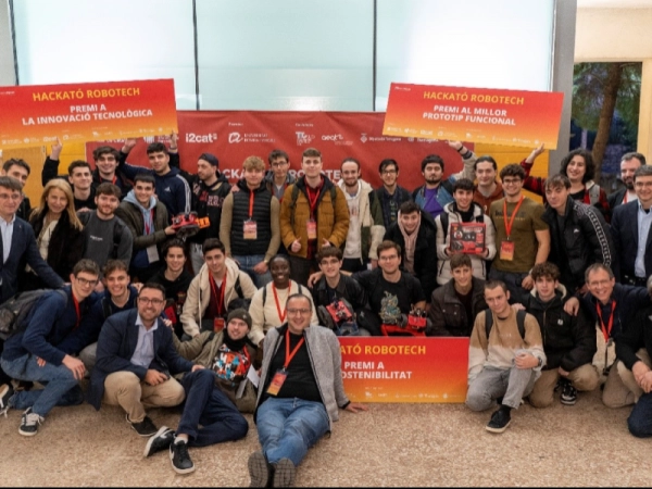Imagen del artículo Més de 60 estudiants participen en la Hackató Robotech per innovar en la neteja de platges mitjançant tecnologies digitals avançades