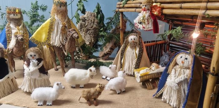 Image 2 of article El SALUD felicita la Navidad con la imagen de un belén realizado por el servicio de Personal del Hospital de Barbastro