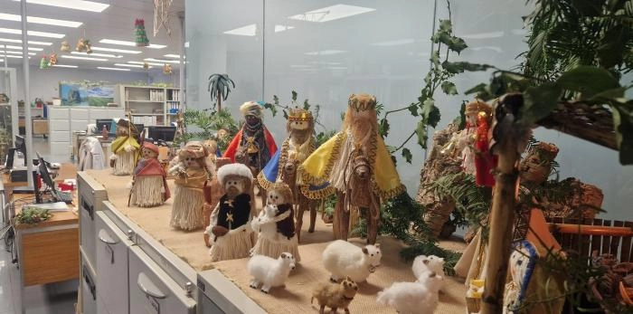 Image 3 of article El SALUD felicita la Navidad con la imagen de un belén realizado por el servicio de Personal del Hospital de Barbastro