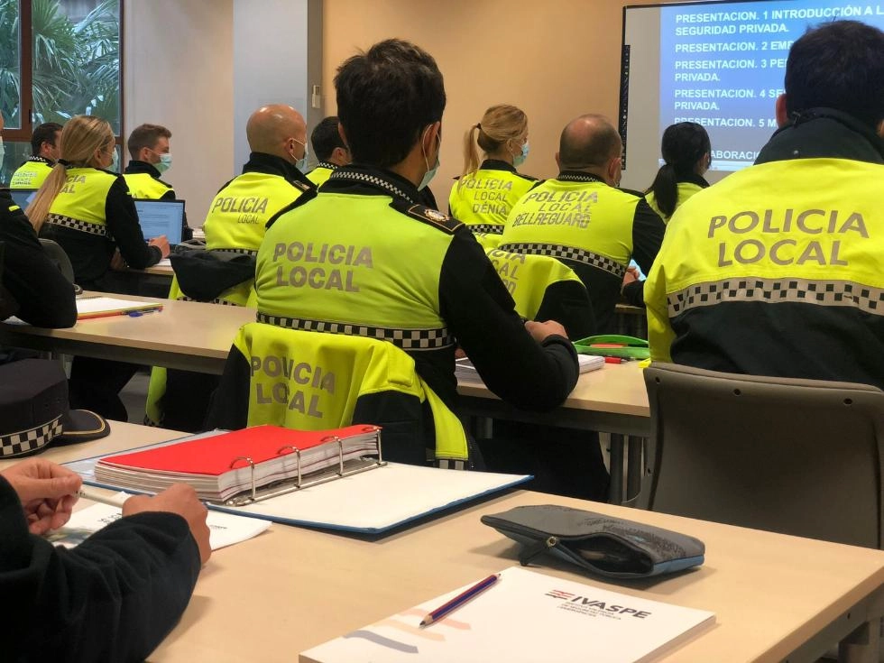 Imagen del artículo El Ivaspe forma a 3.435 Policías Locales en la Comunitat Valenciana en 2024