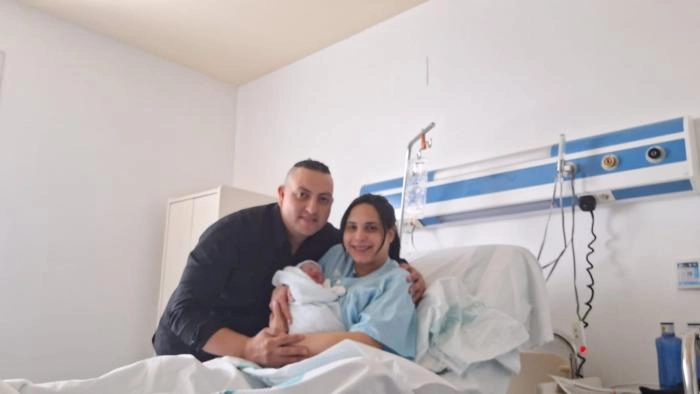 Image 1 of article El primer bebé del año en Aragón se llama Roma y ha nacido en el Servet a las 01:00 horas