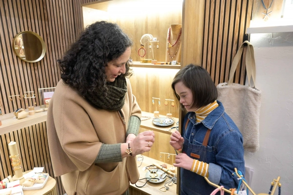 Image 2 of article Belén do Campo destaca o exemplo de inclusion laboral de Carmen Álvarez  como emprendedora no marco de Artesanía de Galicia