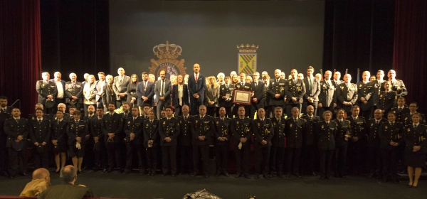 Image 2 of article Urrutia agradece la dedicación de la Policía Nacional en la defensa de la libertad y la seguridad de la sociedad en la entrega de la Medalla de Honor de Torrelavega