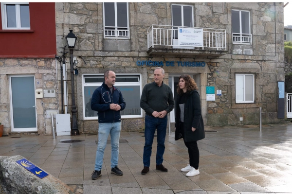 Image 1 of article Xosé Merelles e Ana Méndez presencian o partido SD Compostela-CD Numancia patrocinado por Galicia Calidade