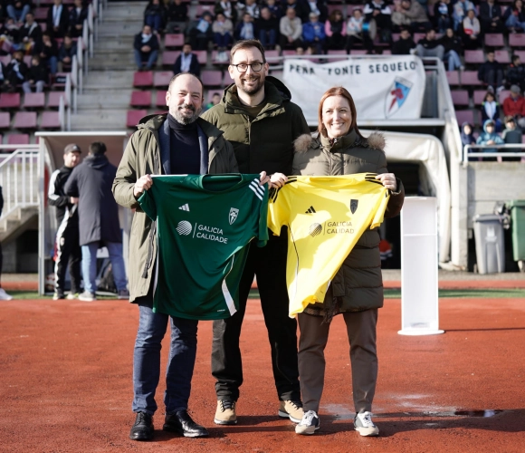Image 2 of article Xosé Merelles e Ana Méndez presencian o partido SD Compostela-CD Numancia patrocinado por Galicia Calidade