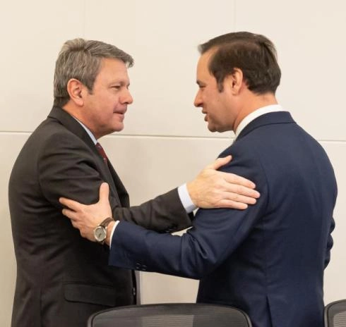 Image 2 of article Santano aborda con su homólogo portugués los avances en el AVE a Lisboa