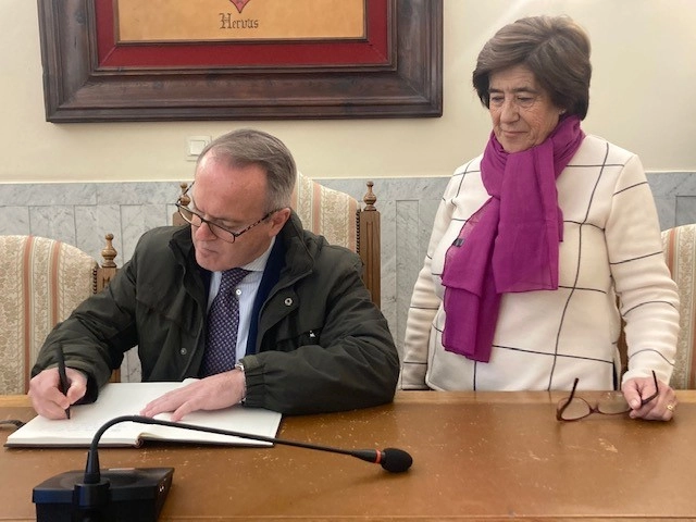 Image 2 of article Manuel Martín avanza una inversión de 500.000 euros este año para obras en estaciones de autobuses de municipios de menos de 15.000 habitantes