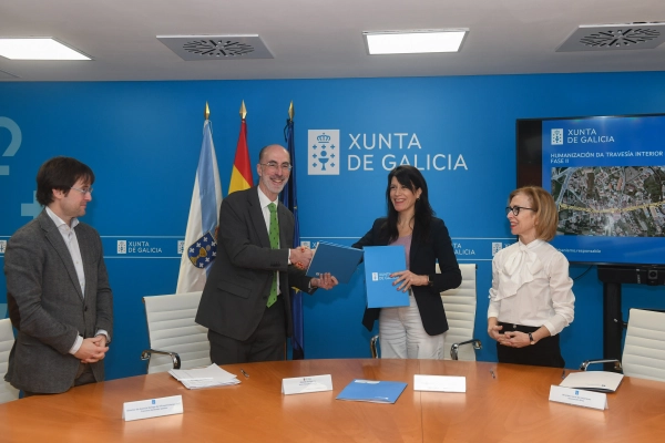 Image 0 of article Belén do Campo supervisa a zona na que se levará a cabo o acondicionamento da AC-421 na Agualada, en Coristanco, que suporá un investimento de case 764.000€ e inclúe unha senda peonil