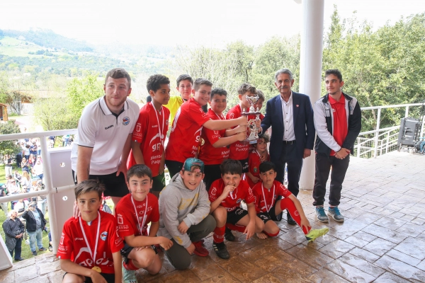 Imagen del artículo Miguel Ángel Revilla participa en la entrega de premios del IV Torneo Nacional de Fútbol 7 'Asón Cup'