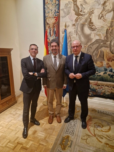 Imagen del artículo Departamento y Ministerio de Educación analizan la integración del profesorado PAI en los cuerpos docentes estatales 

Los gobiernos central y navarro han acordado constituir un grupo de trabajo para avanzar en la transferencia de becas a la Comunidad Foral
     	 		 		24/01/2025 		    		 			 			 				 						 							camera_alt