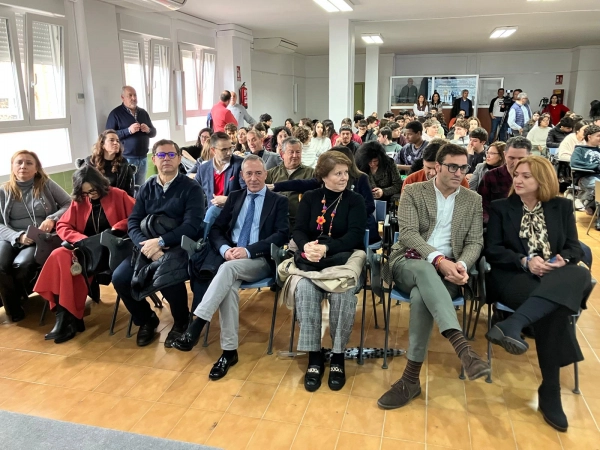 Imagen del artículo Alumnos del IES García Téllez y el IES Al-Qázeres celebran el Día Internacional de la Educación